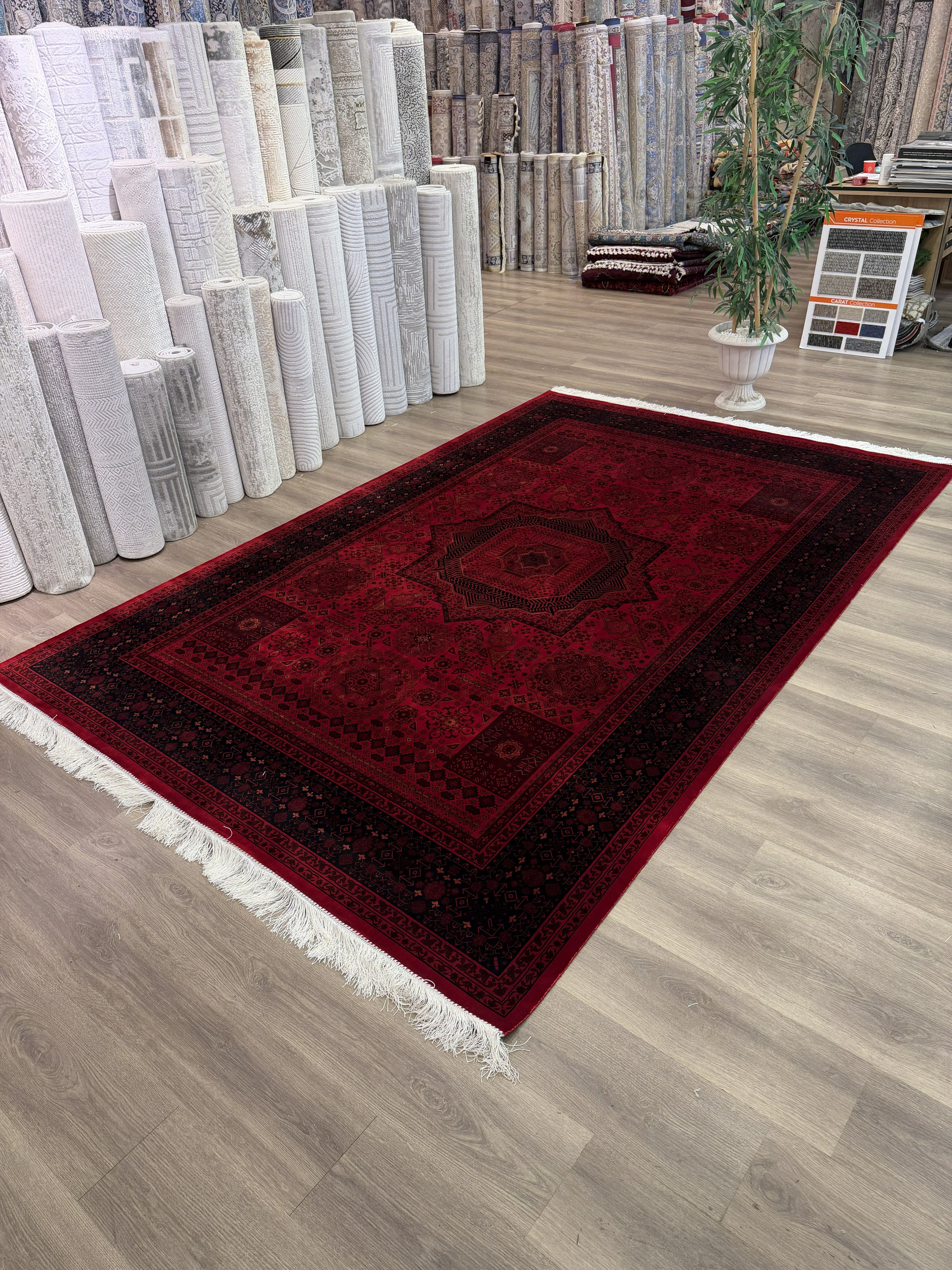 Heritage Turkish Silk Blend Area Rug – Red & Black – 7' x 10'