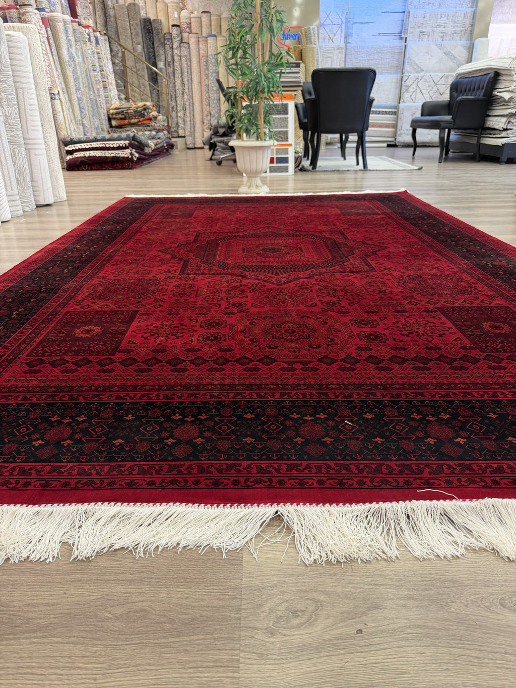Heritage Turkish Silk Blend Area Rug – Red & Black – 7' x 10'