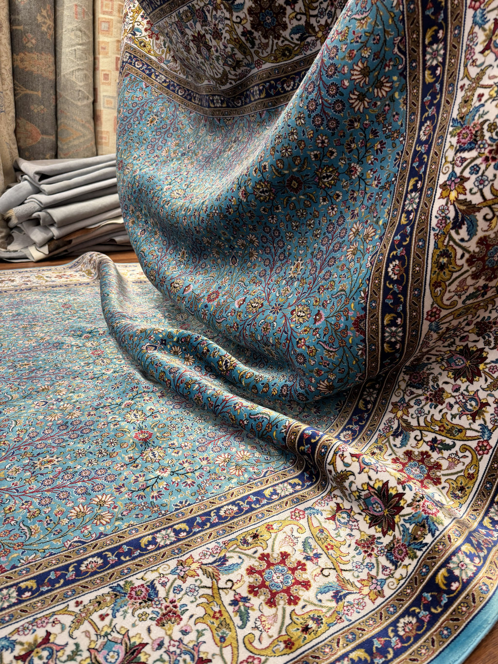Heritage Turkish Silk Blend Area Rug – Sky Blue Floral Design – 7' x 10'