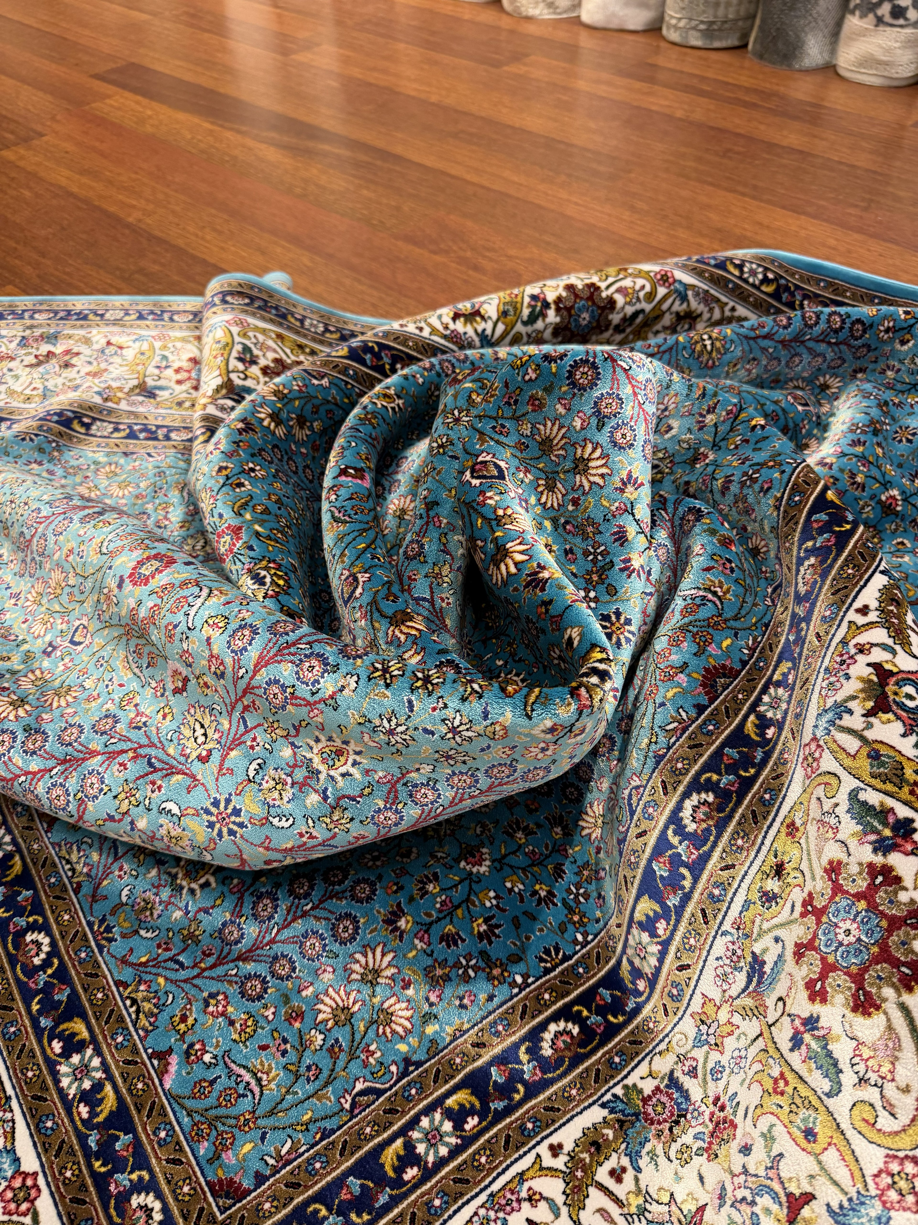 Heritage Turkish Silk Blend Area Rug – Sky Blue Floral Design – 7' x 10'