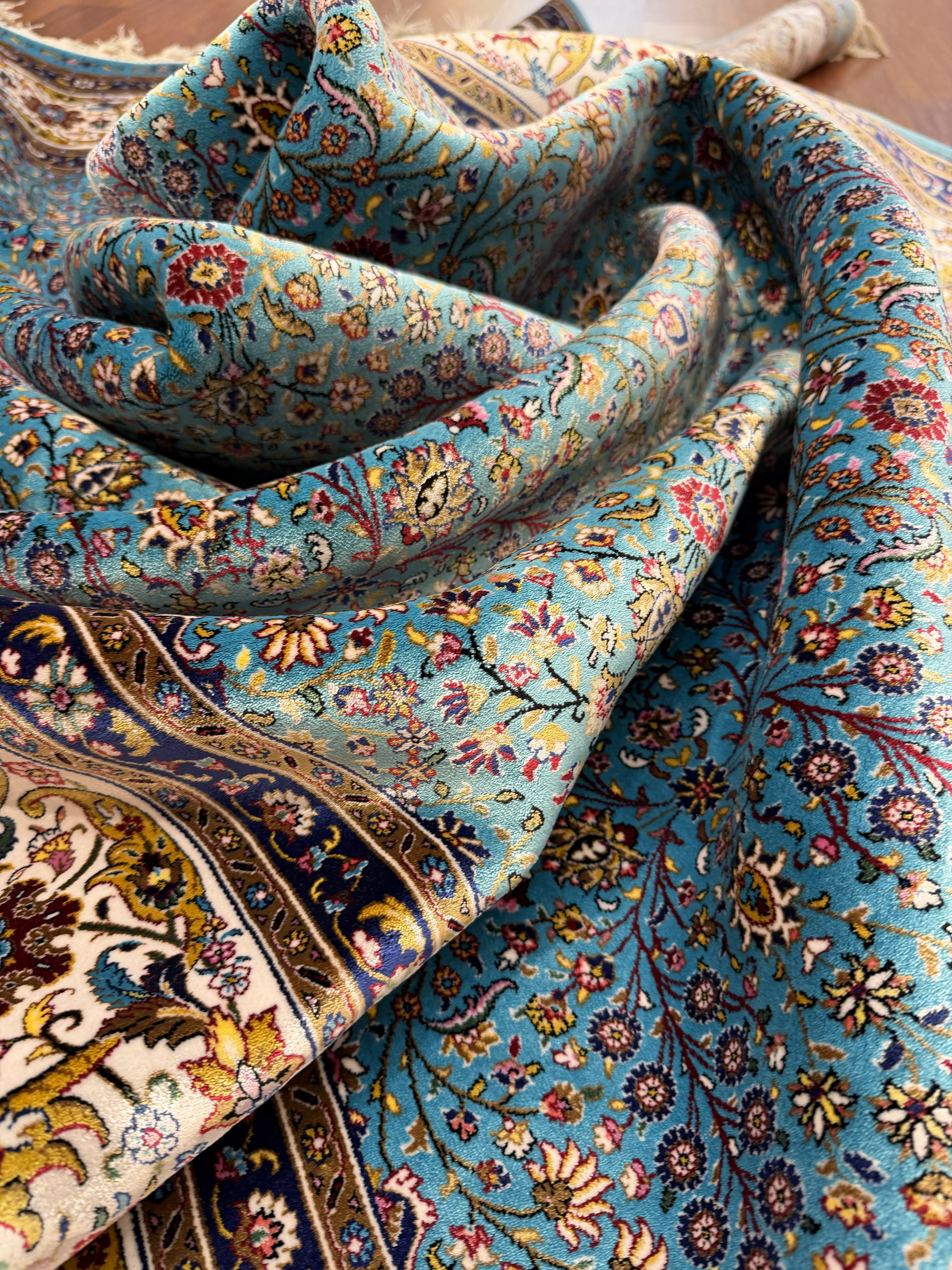 Heritage Turkish Silk Blend Area Rug – Sky Blue Floral Design – 7' x 10'