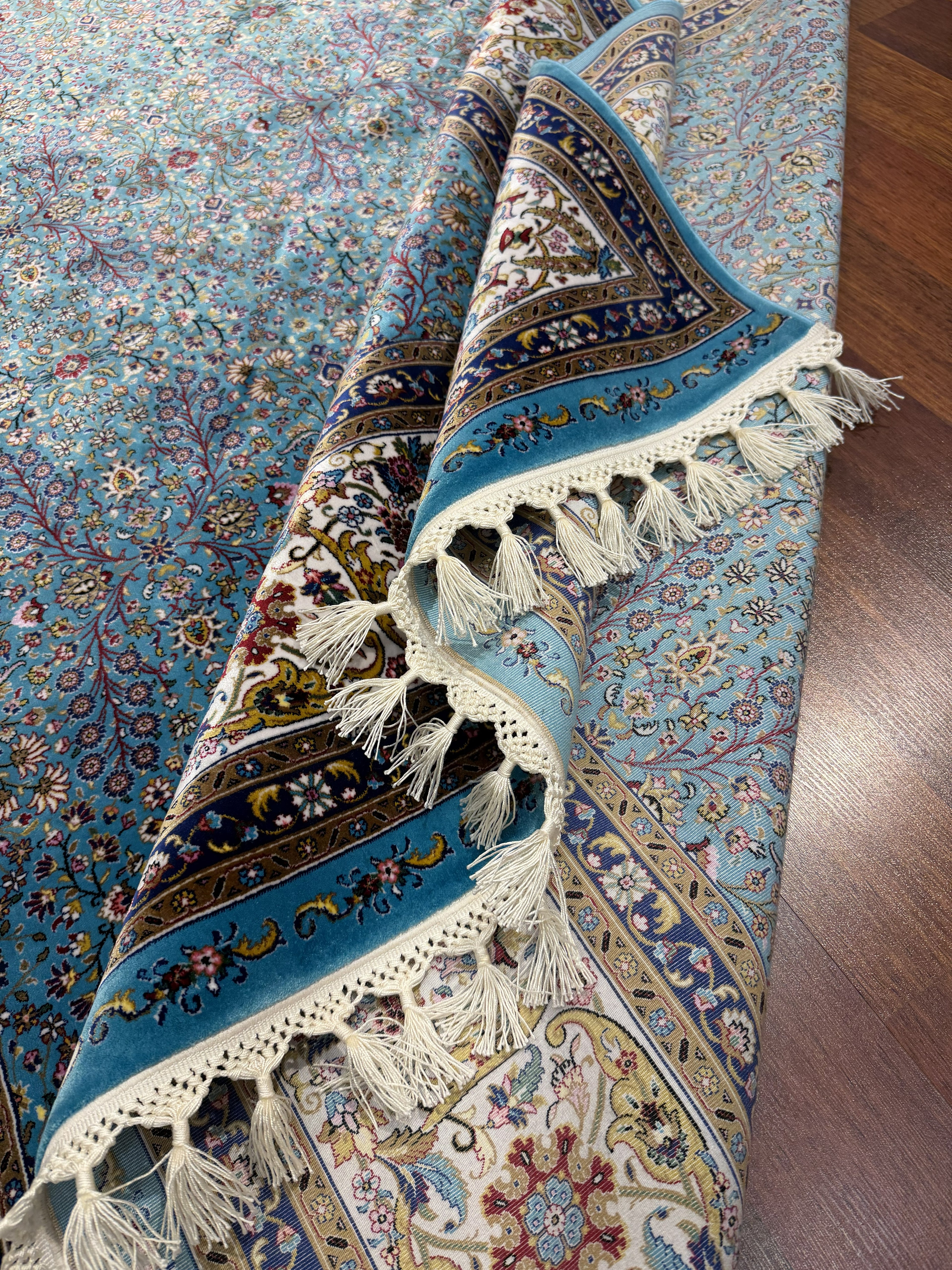 Heritage Turkish Silk Blend Area Rug – Sky Blue Floral Design – 7' x 10'