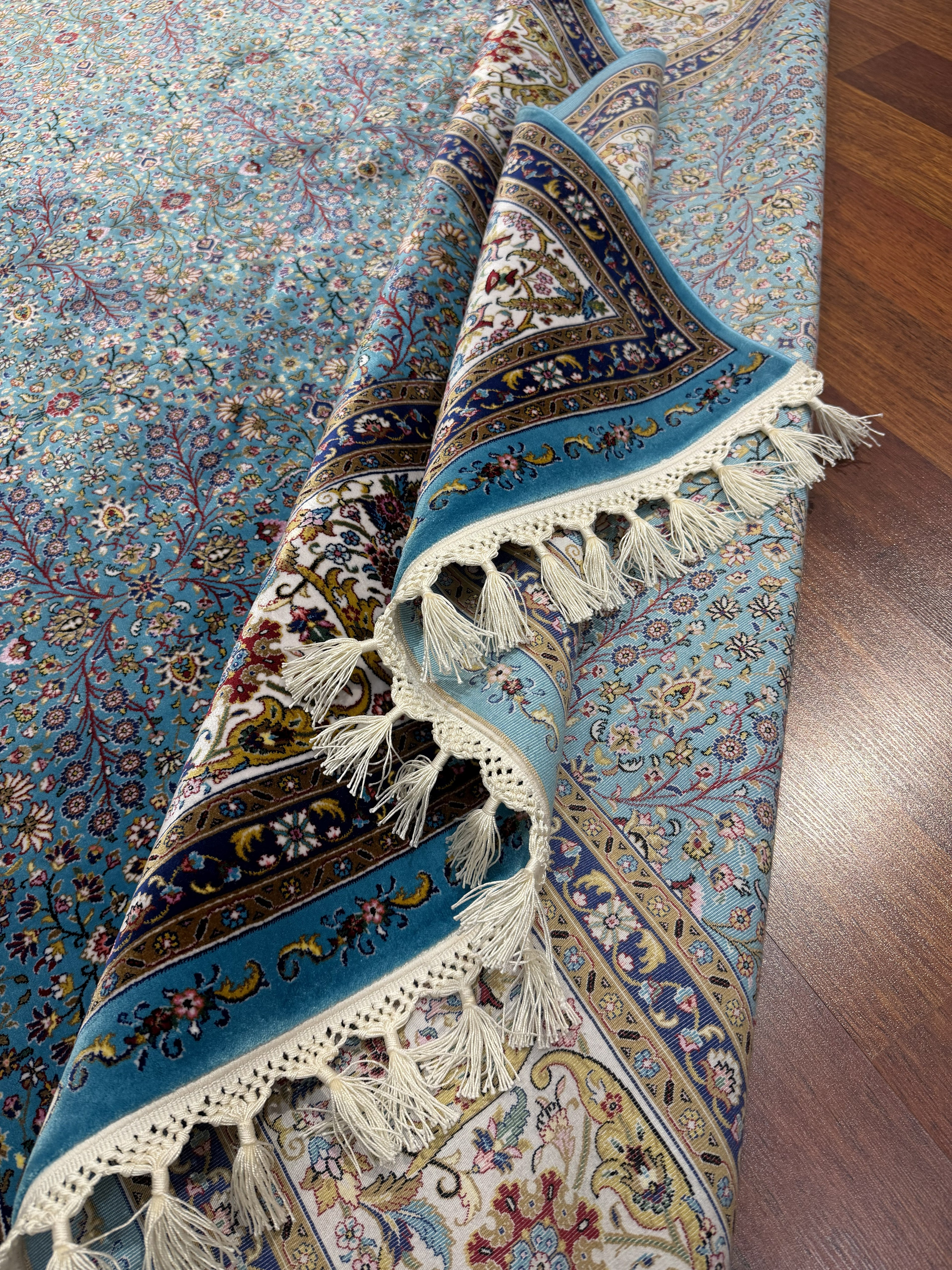 Heritage Turkish Silk Blend Area Rug – Sky Blue Floral Design – 7' x 10'