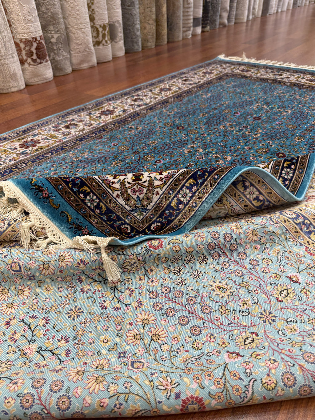 Heritage Turkish Silk Blend Area Rug – Sky Blue Floral Design – 7' x 10'