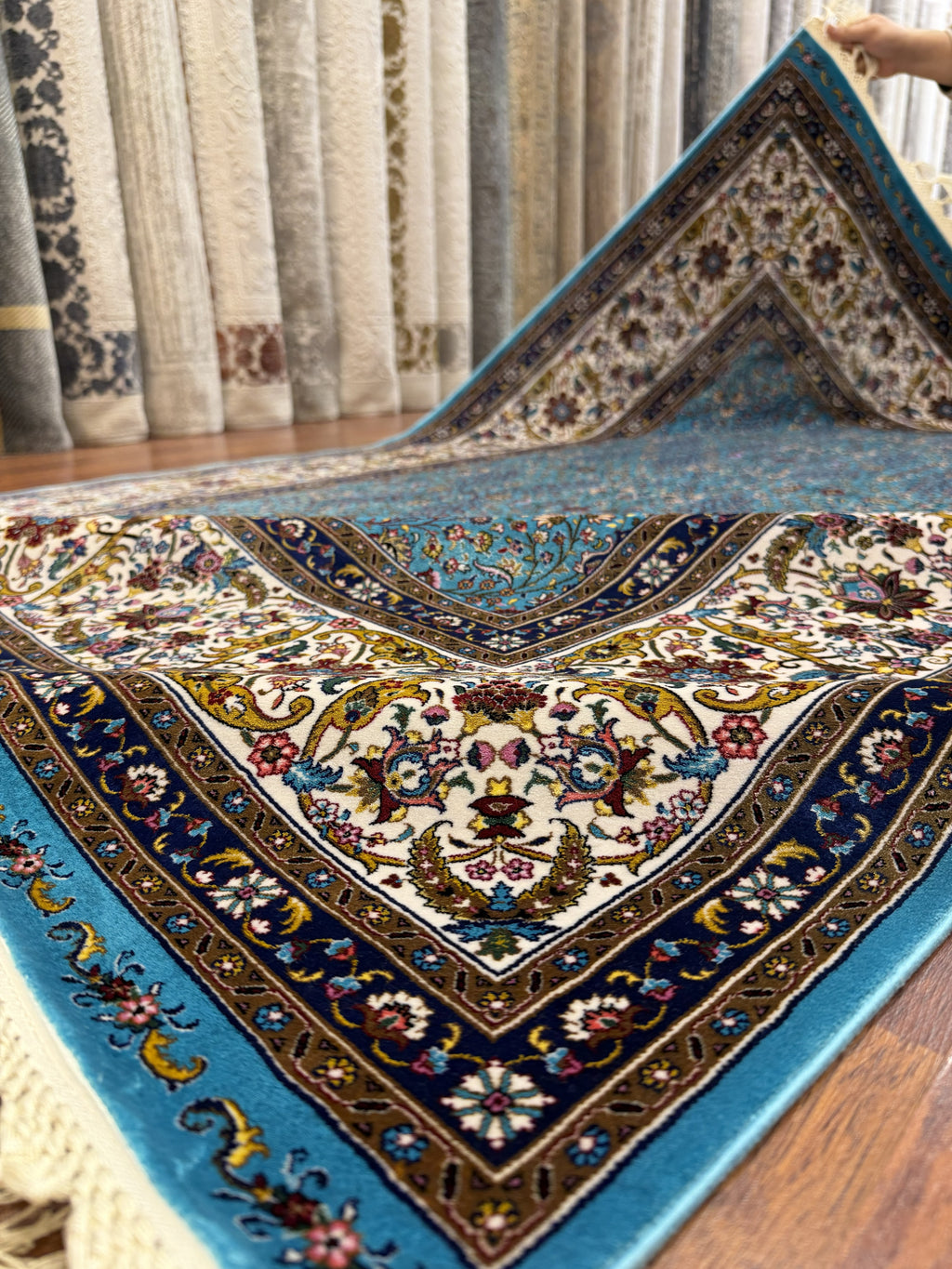 Heritage Turkish Silk Blend Area Rug – Sky Blue Floral Design – 7' x 10'