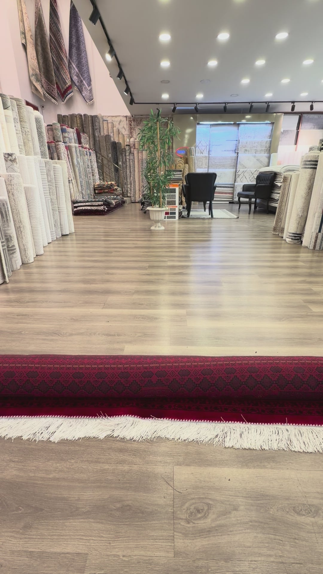 Heritage Turkish Silk Blend Area Rug – Red & Black – 7' x 10'